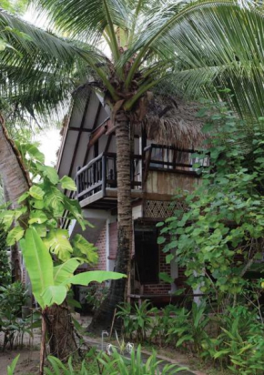  Panji Panji Tropical Wooden Home  Лангкави